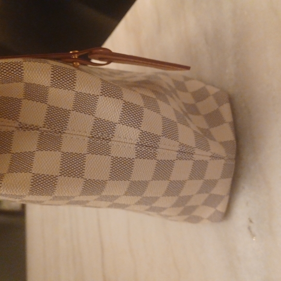 Authentic graceful - Picture 6 of 12